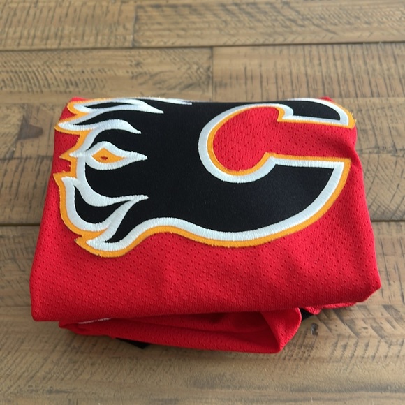 Calgary Flames CCM Official Licensed Jersey - Youth L/XL - Picture 14 of 15